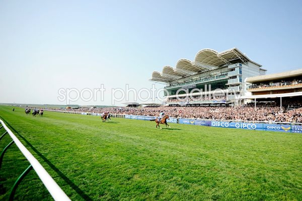 Frankel wins the 2000 Guineas Newmarket 2011