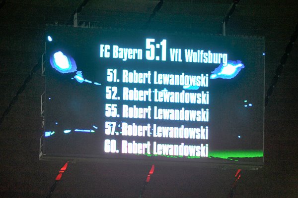 Lewandowski 5 - VfL Wolfsburg 1 scoreboard