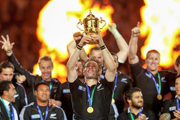 Richie McCaw New Zealand lifts the Webb Ellis Cup 2011