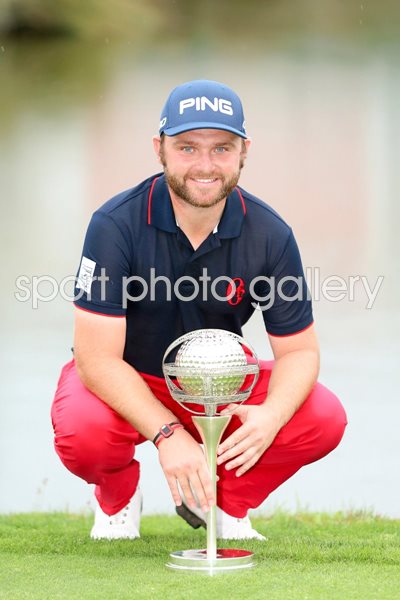 Andy Sullivan with the trophy Portugal Masters