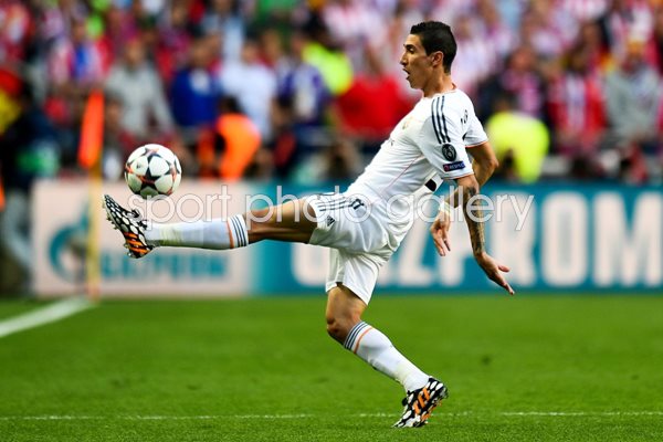 Angel Di Maria ReL Madrid controls the ball