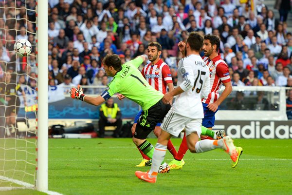 Real Madrid Iker Casillas Diving Champions League Final 2014