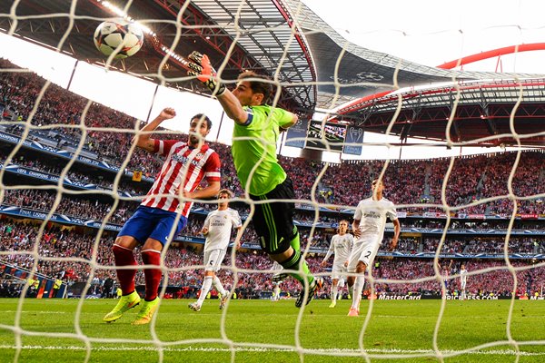 Real Madrid Iker Casillas Diving Champions League Final 2014