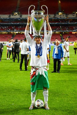 Real Madrid Gareth Bale Holding Champions League Trophy 2014