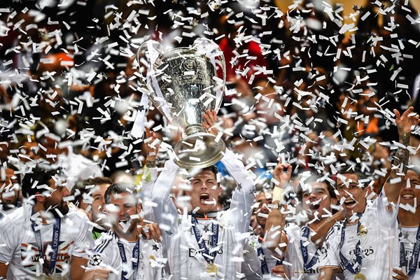 Cristiano Ronaldo Real Madrid lifts the Champions league trophy 