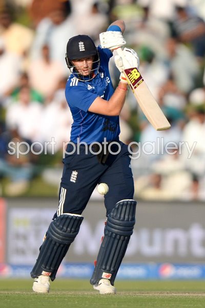 Joe Root England v Pakistan ODI Abu Dhabi 2015