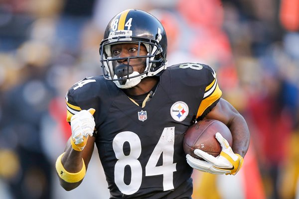 Antonio Brown Pittsburgh Steelers runs the ball