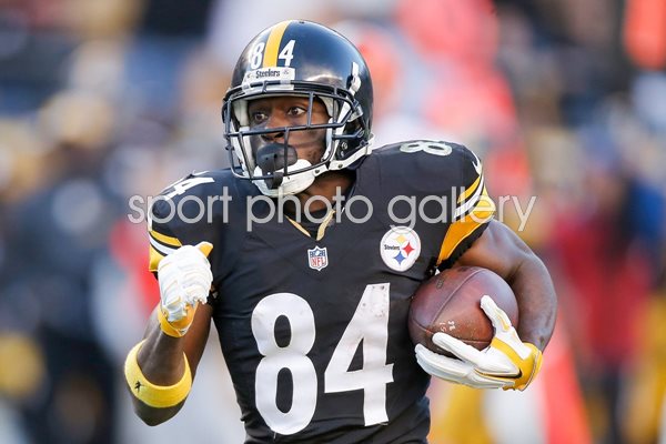 Antonio Brown Pittsburgh Steelers runs the ball