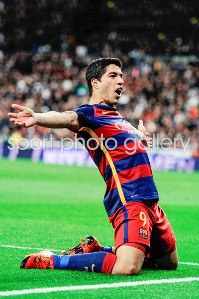  Luis Suarez FC Barcelona celebrates scoring v Real