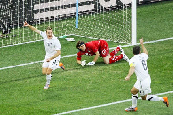 Kiwi striker Shane Smeltz scores v Italy 