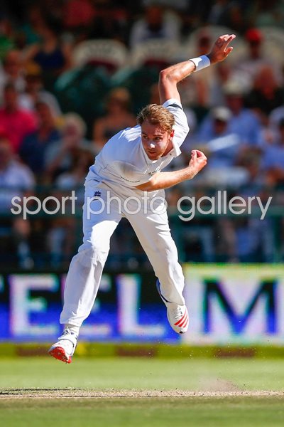 Stuart Broad England bowls v South Africa Cape Town 2016