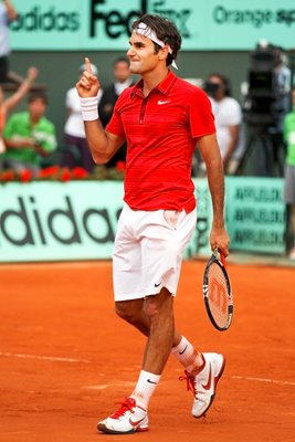 Roger Federer celebrates 2011 French Open