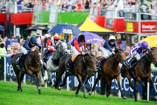 Pour Moi wins the 2011 Derby