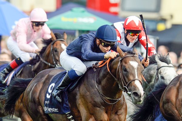 Pour Moi wins 2011 Derby