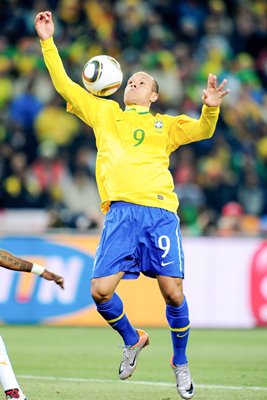 Luis Fabiano juggles en route to goal v Ivory Coast