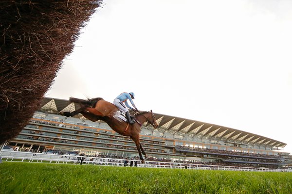 Ruby Walsh & Un De Sceaux win Clarence House Ascot 2016