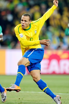 Luis Fabiano shoots and scores for Brazil 