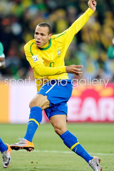 Luis Fabiano shoots and scores for Brazil 