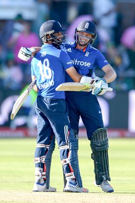 Jos Buttler & Moeen Ali seal England win Port Elizabeth 2016