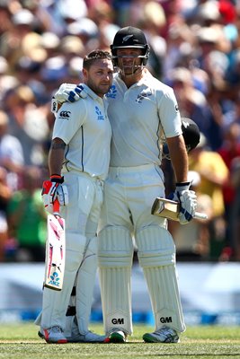 Brendon McCullum congratulated by his century vs Aus