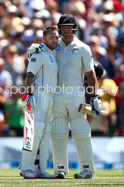 Brendon McCullum congratulated by his century vs Aus