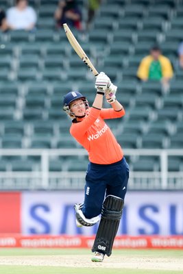 Sarah Taylor England Women bats