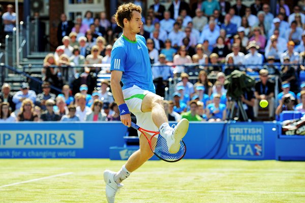 Andy Murray through the legs Queens 2011