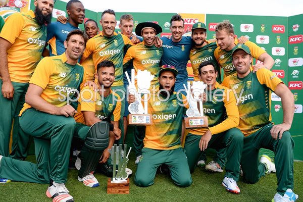 South Africa celebrate winning KFC T20 International