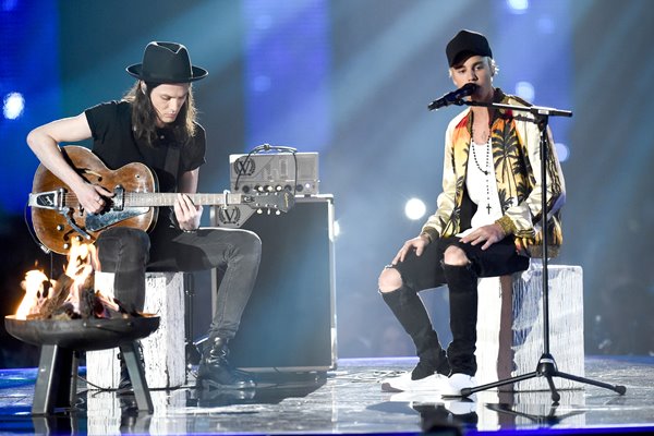 James Bay & Justin Bieber Brit Awards London 2016 