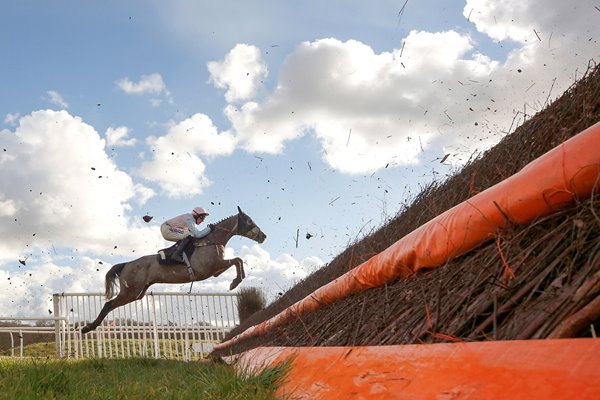 Harry Skelton riding Artifice Sivola Newbury Races 2016