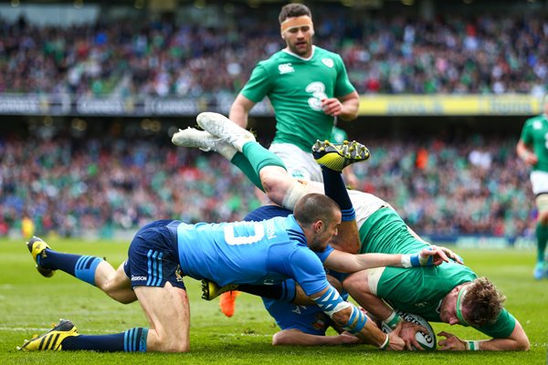 Jamie Heaslip Ireland scores v Italy Dublin 2016