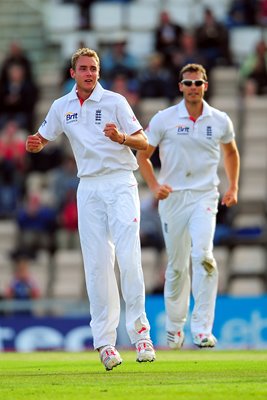 Braod & Tremlett celebrate Southampton 2011