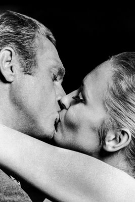 McQueen & Dunaway Kissing