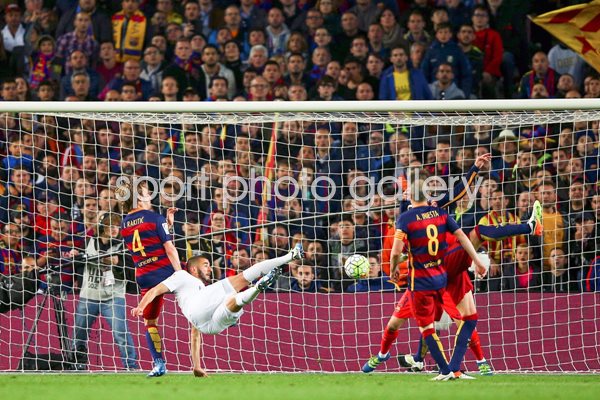 Karim Benzema Real Madrid scores v Barcelona