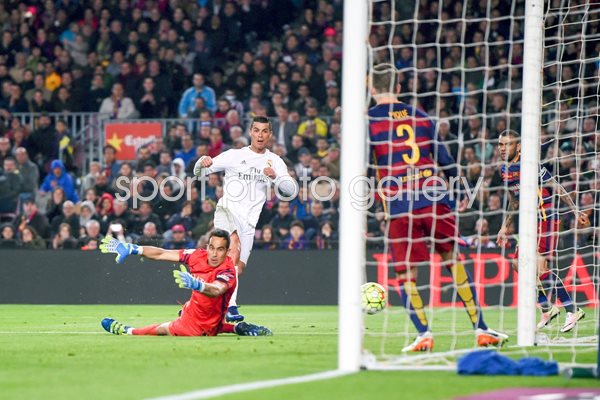 Cristiano Ronaldo Real Madrid scores v Barcelona