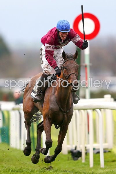 David Mullins & Rule The World win 2016 Grand National