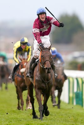 David Mullins & Rule The World win 2016 Grand National