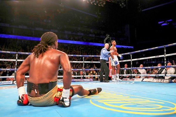 Anthony Joshua knocks out Charles Martin O2 2016