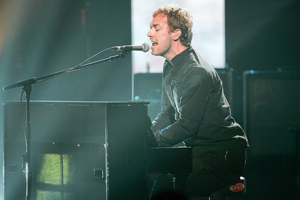 Chris Martin of Coldplay New York 2005