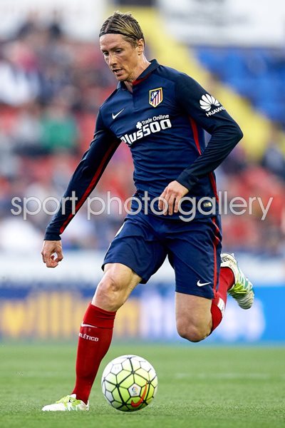 Fernando Torres Atletico Madrid with the ball