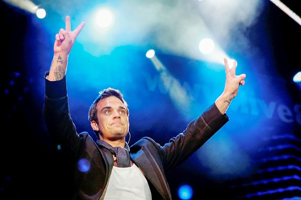 Robbie Williams performs at Live 8 London 