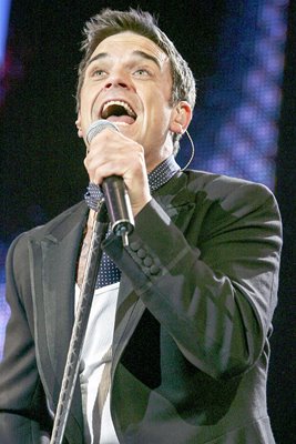 Robbie Williams performs at Live 8 London