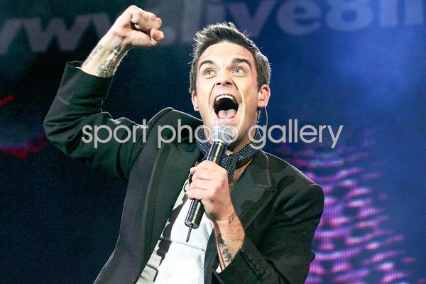 Robbie Williams performs at Live 8 London 