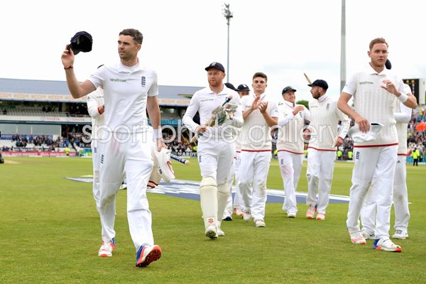 James Anderson England 10 wickets v Sri Lanka Headingley 2016