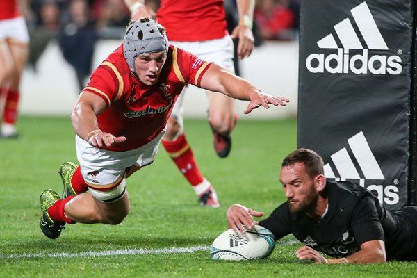 Aaron Cruden stops Jonathan Davies try Eden Park 2016