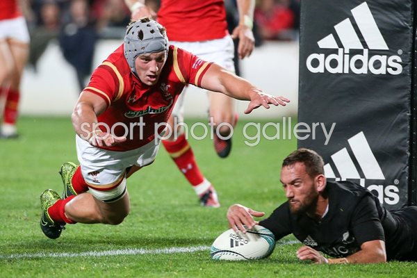 Aaron Cruden stops Jonathan Davies try Eden Park 2016