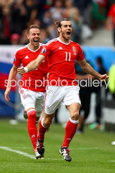 Gareth Bale Wales Free Kick v Slovakia Bordeaux 2016