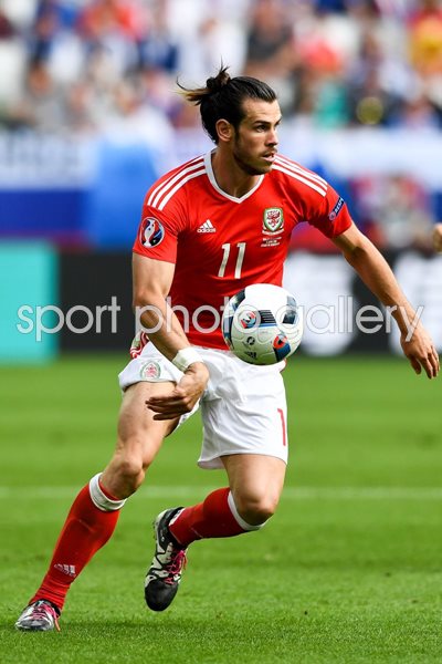 Gareth Bale Wales v Slovakia Bordeaux 2016