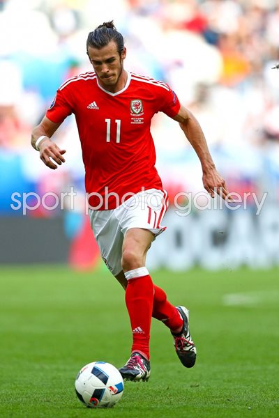 Gareth Bale Wales v Slovakia Bordeaux 2016