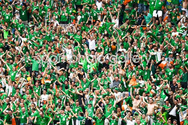 Wes Hoolahan scores Ireland v Sweden Paris 2016